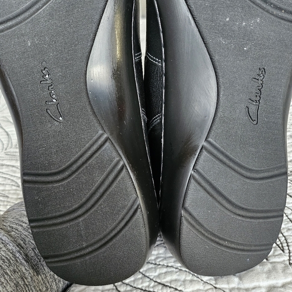 EUC Clarks Collection Cora Grace Leather Ankle Boot Zip Up Black 9.5 - Picture 12 of 12